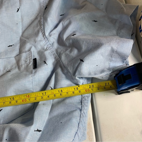 Molokai surf co. Men’s size medium short sleeve button down with shark print - Picture 9 of 11